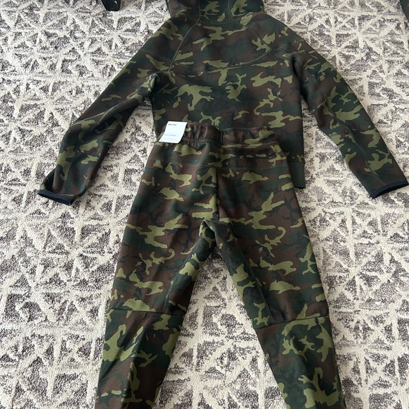 Nike tech youth camo joggers + jacket combo. Size XS (6-7) - Picture 8 of 11